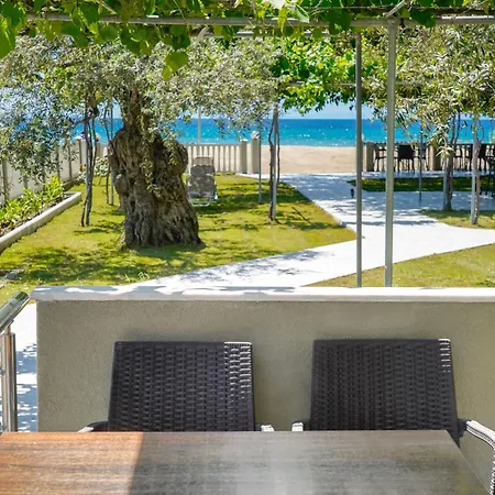 Olivento Front Πανσιόν 3*